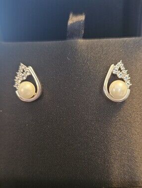 Doting Dew Inez Sterling Silver And Fresh Water Pearl Retail $450.